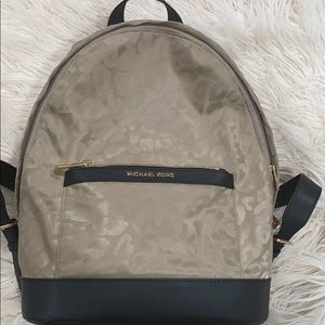 My large laptop don’t fit